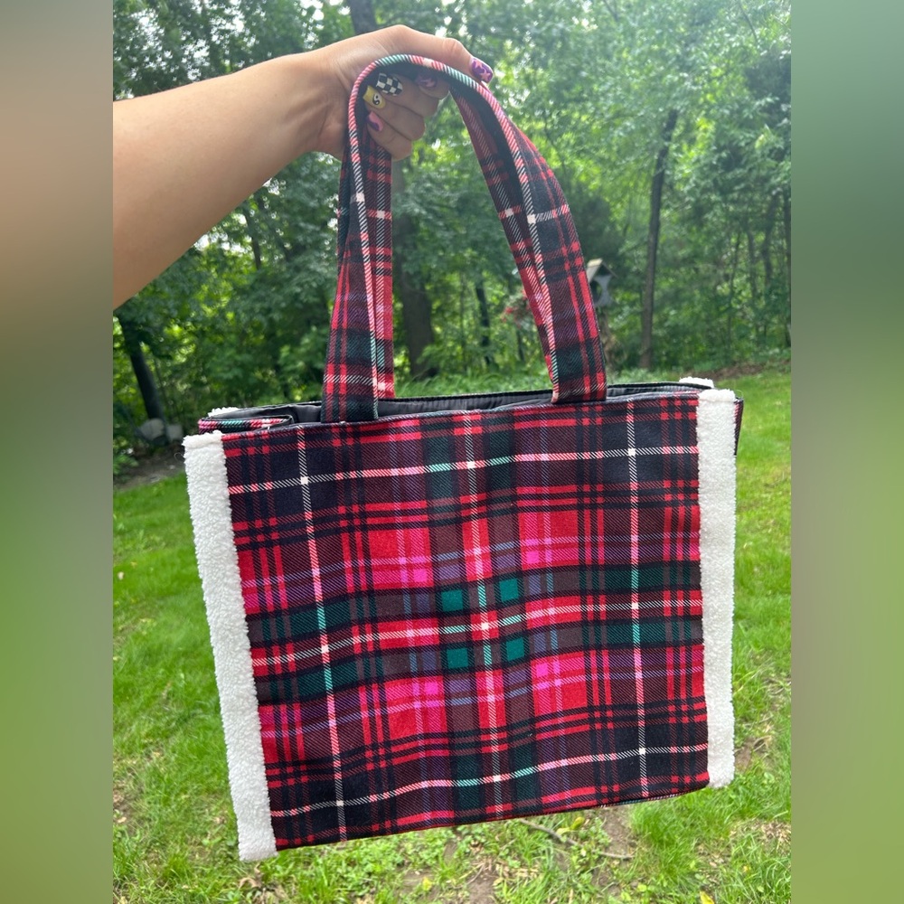 NWT Victoria Secret Plaid Sherpa Christmas Tote - Picture 7 of 15
